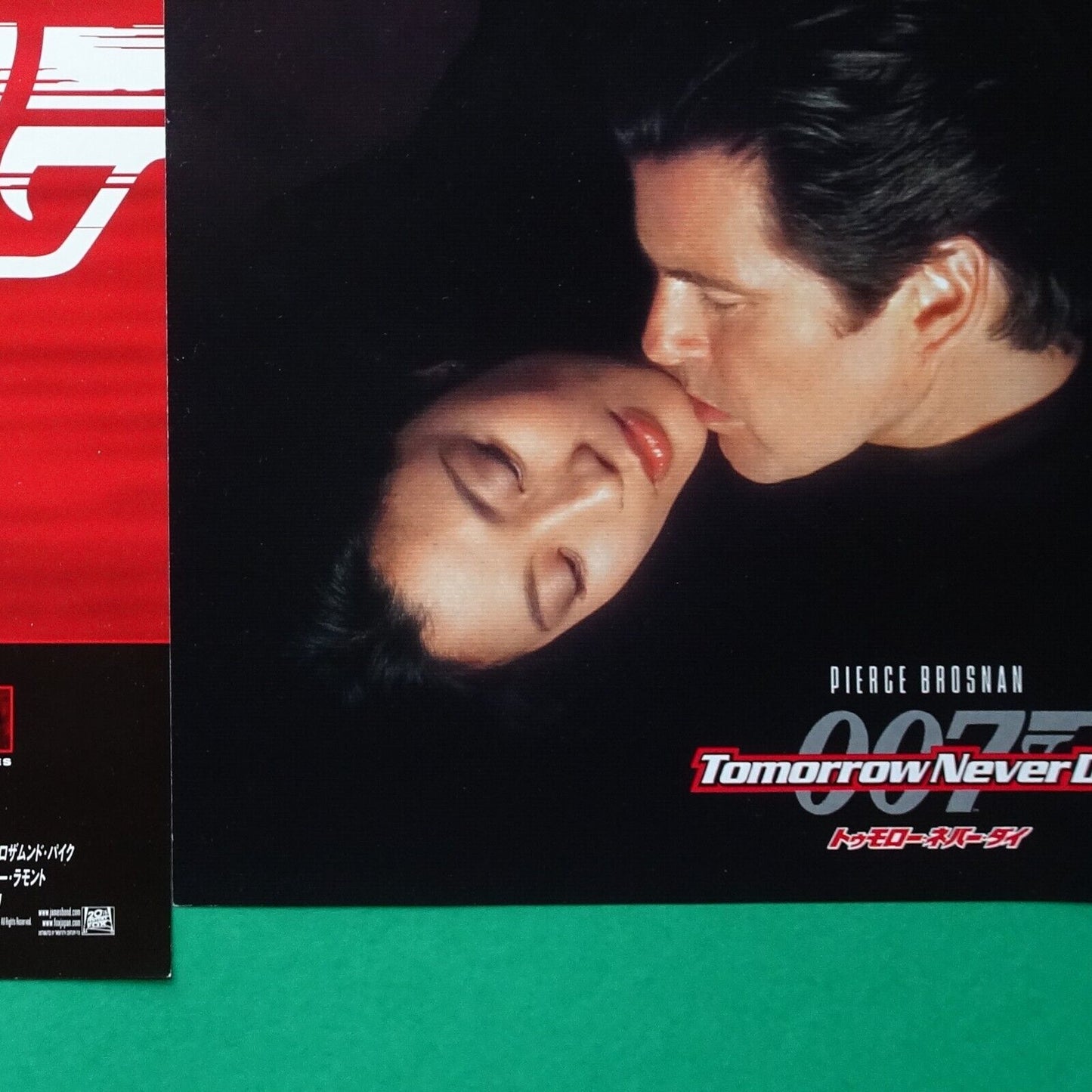 Pierce Brosnan 007 Tomorrow Never Dies Movie Japanese Flyer B5 CHIRASHI lot 2